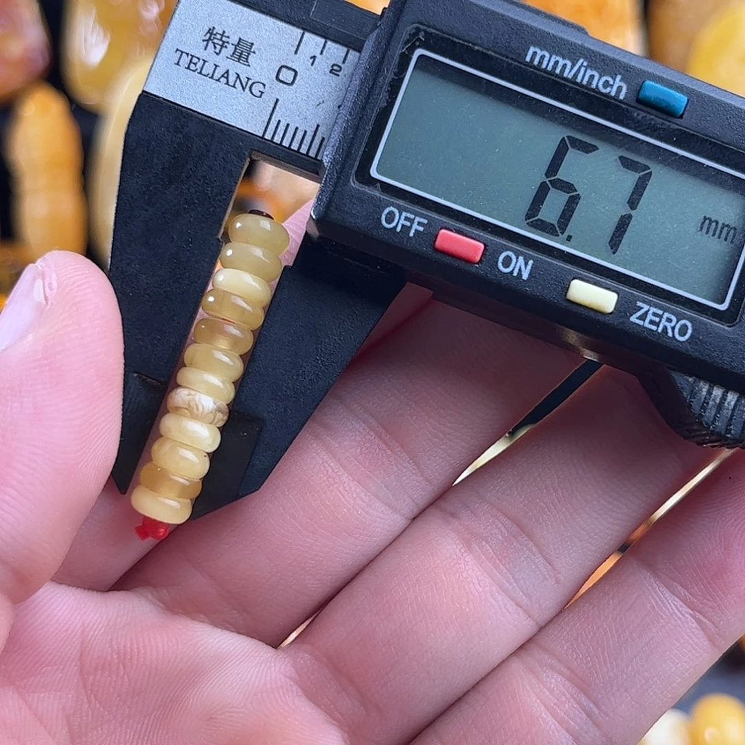 蜜蜡未镶嵌珠宝奇石