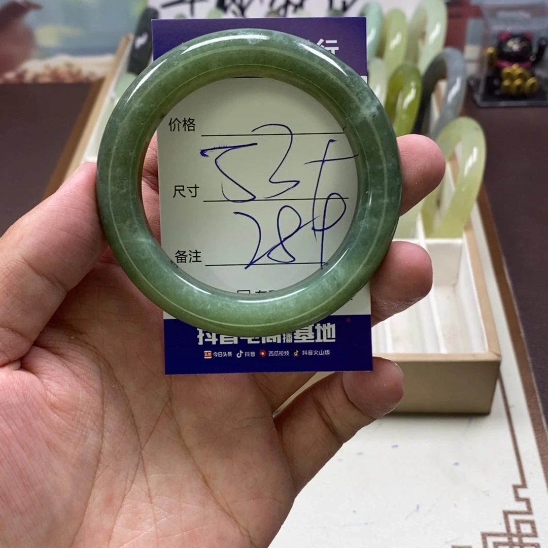 蛇纹石玉手镯未镶嵌