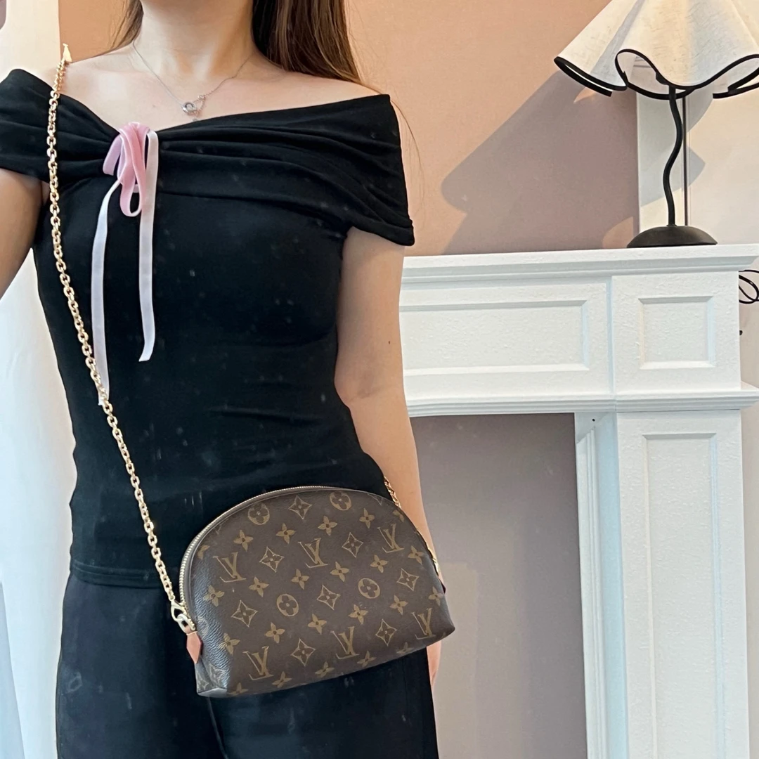 95新 LV lv老花化妆包
