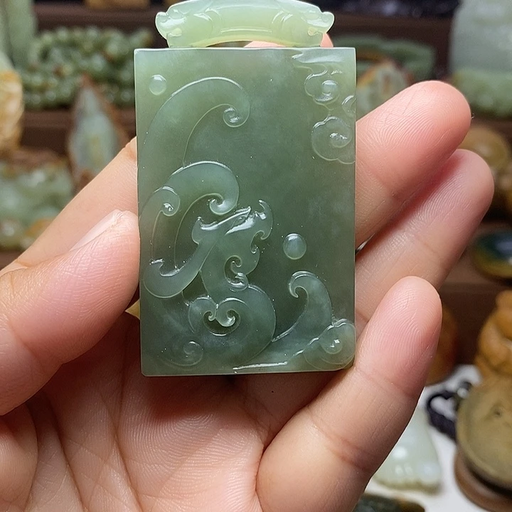 毁***队和田玉未镶嵌颈饰
