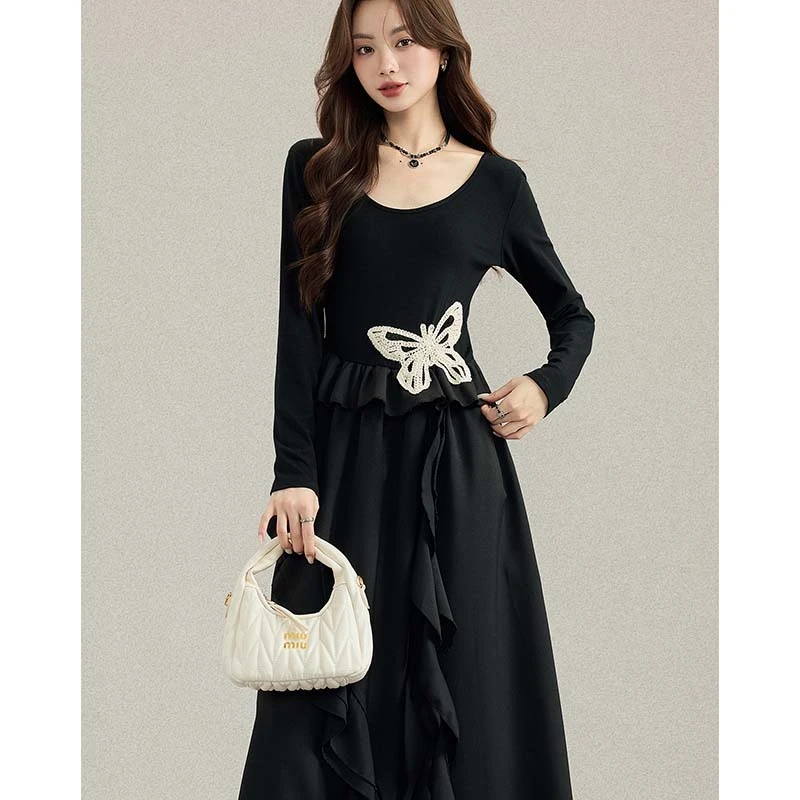 长袖连衣裙女早秋季新款收腰显瘦小黑长裙子D4026