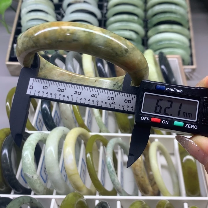 蛇纹石玉未镶嵌手镯7