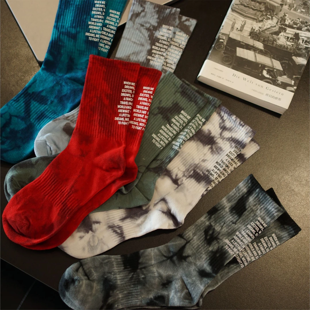 袜子男扎染潮袜中筒袜街头潮流长袜字母个性男袜学生袜吸汗