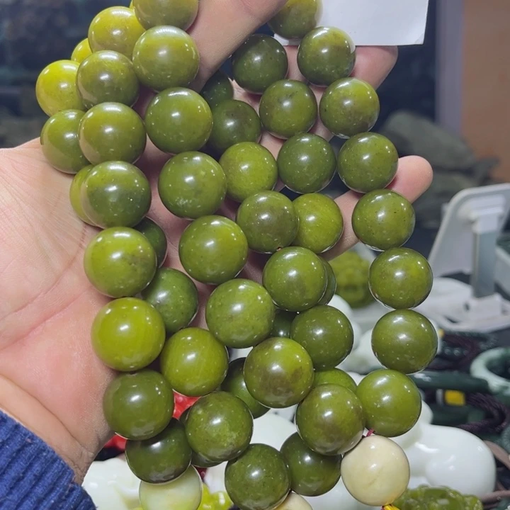 蛇纹石玉手持未镶嵌