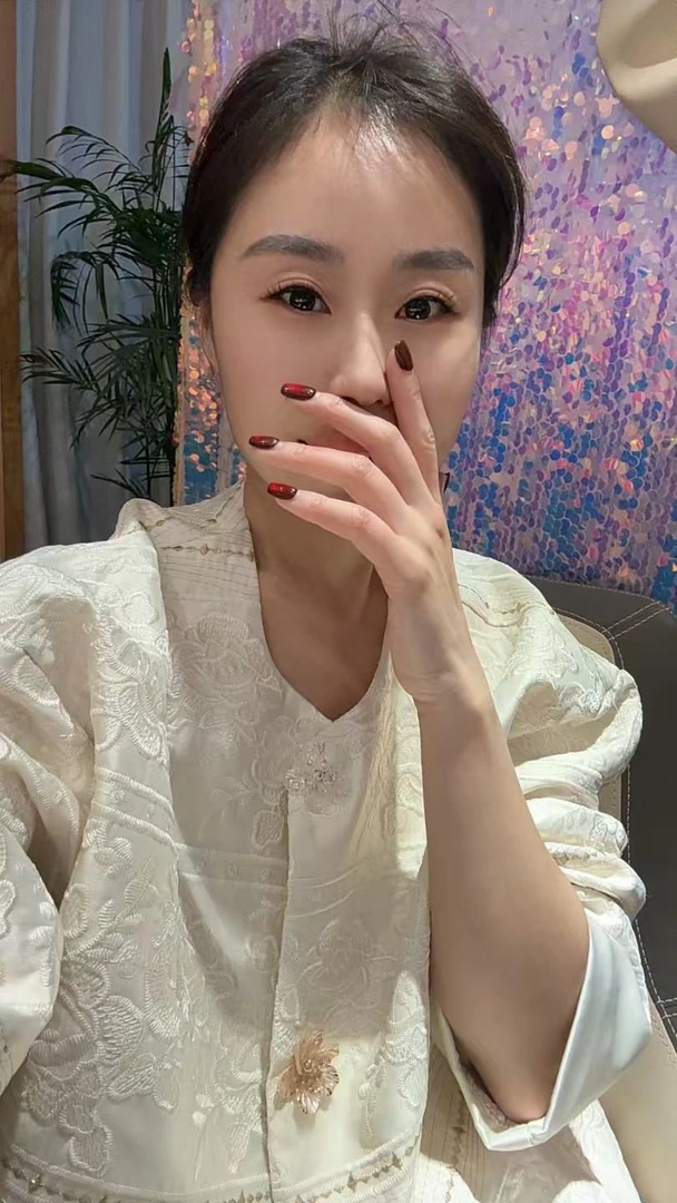 Miss Huo 刺绣花朵扣外套A 杏色 8916