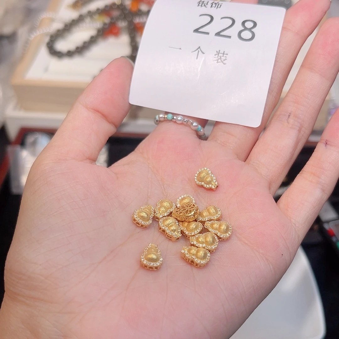 未镶嵌珠宝半成品水晶228 。