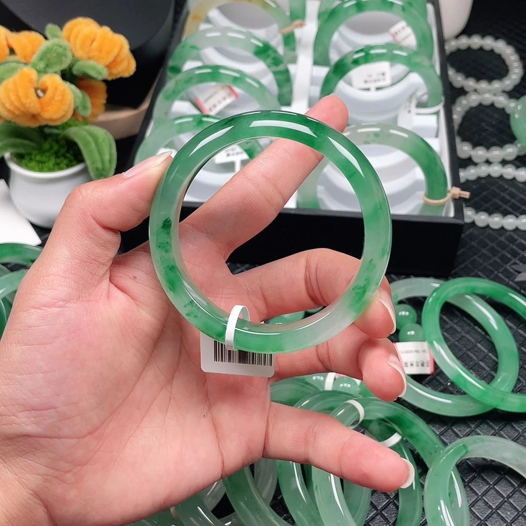 未镶嵌手镯石英质玉