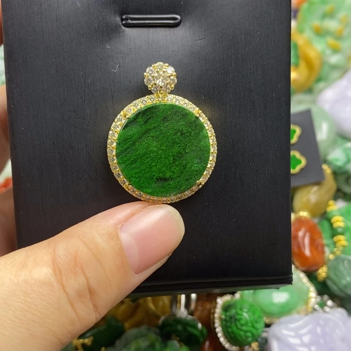 翡翠未镶嵌吊坠(赠链)