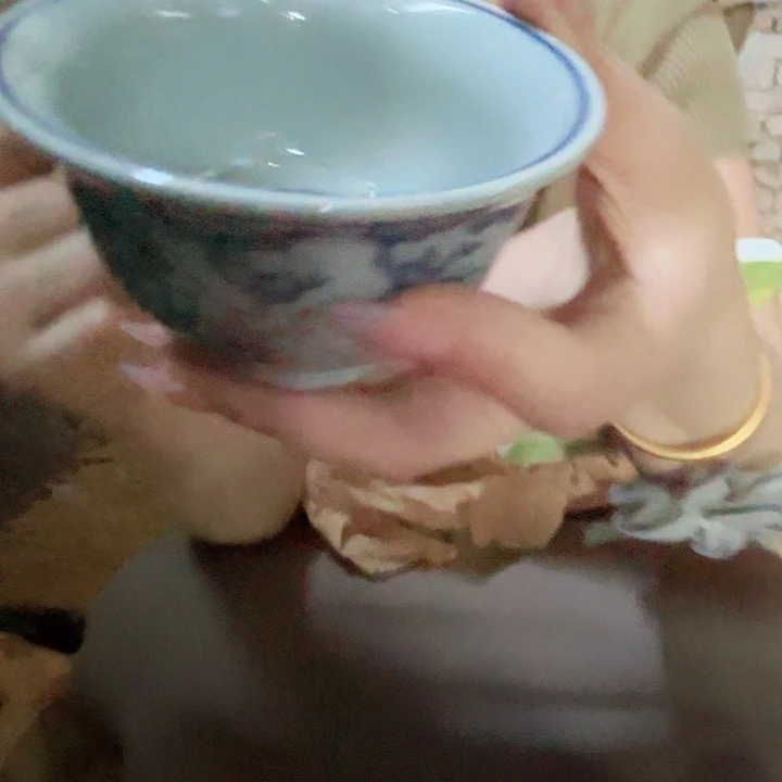 摆件景德镇高温陶瓷人物闻香杯