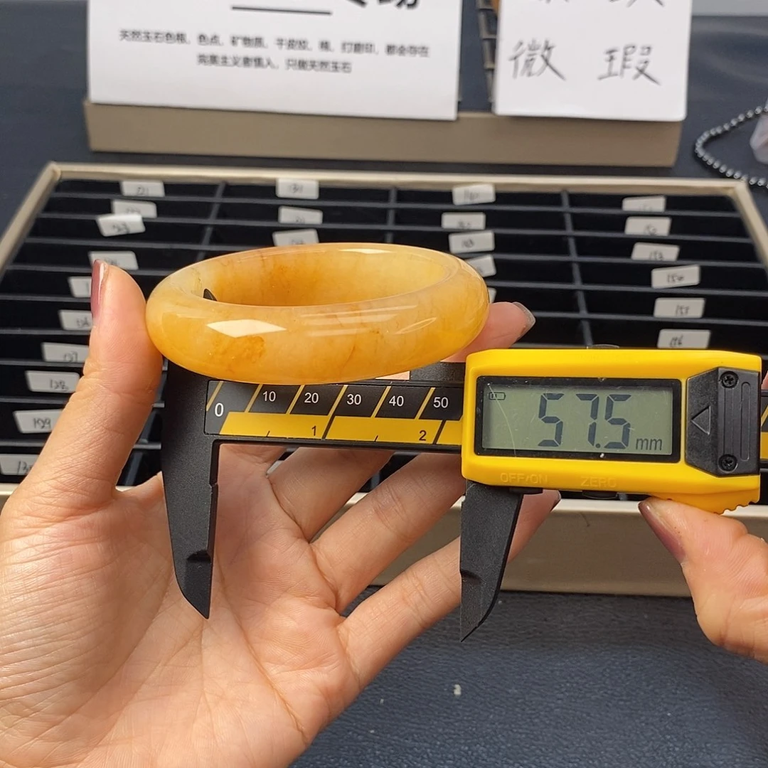 未镶嵌石英质玉（黄龙玉）手镯121号茄子山金沙老油红如血黄龙