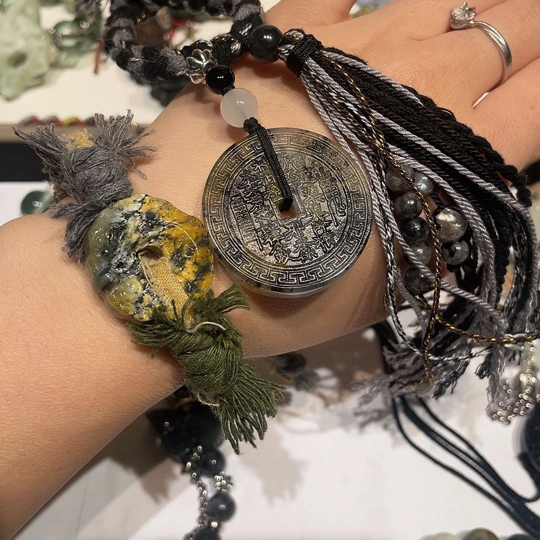 楠***宝蛇纹石玉合金颈饰