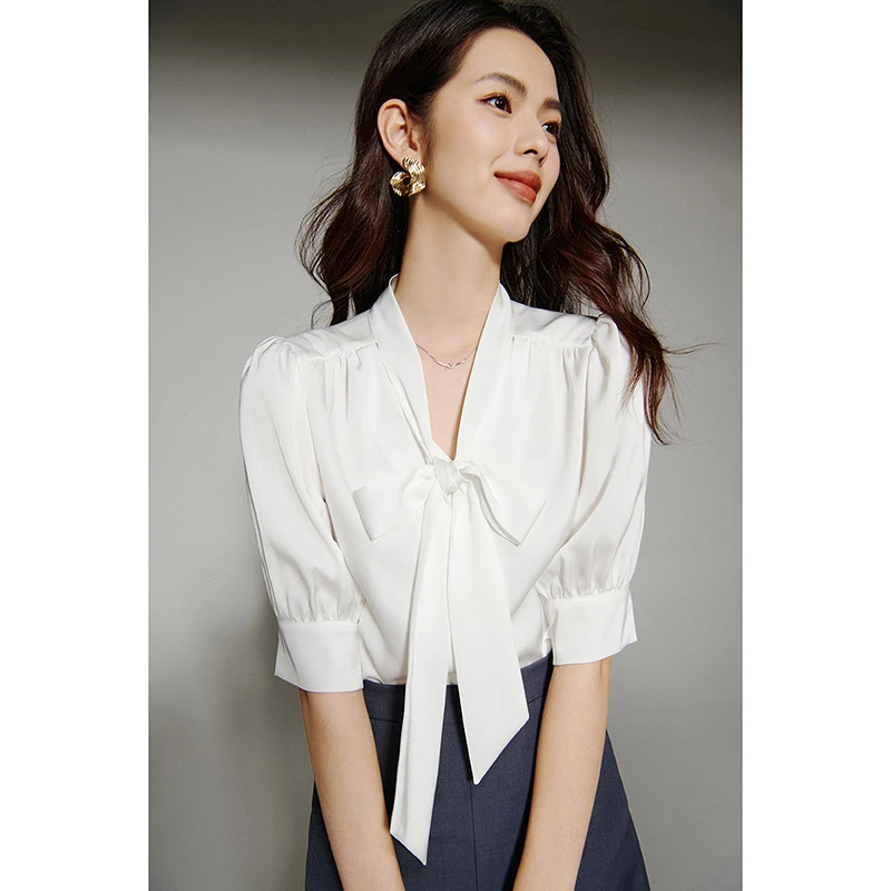 【专享】2025夏轻熟系带蝴蝶结衬衫中袖衬衫女25061636