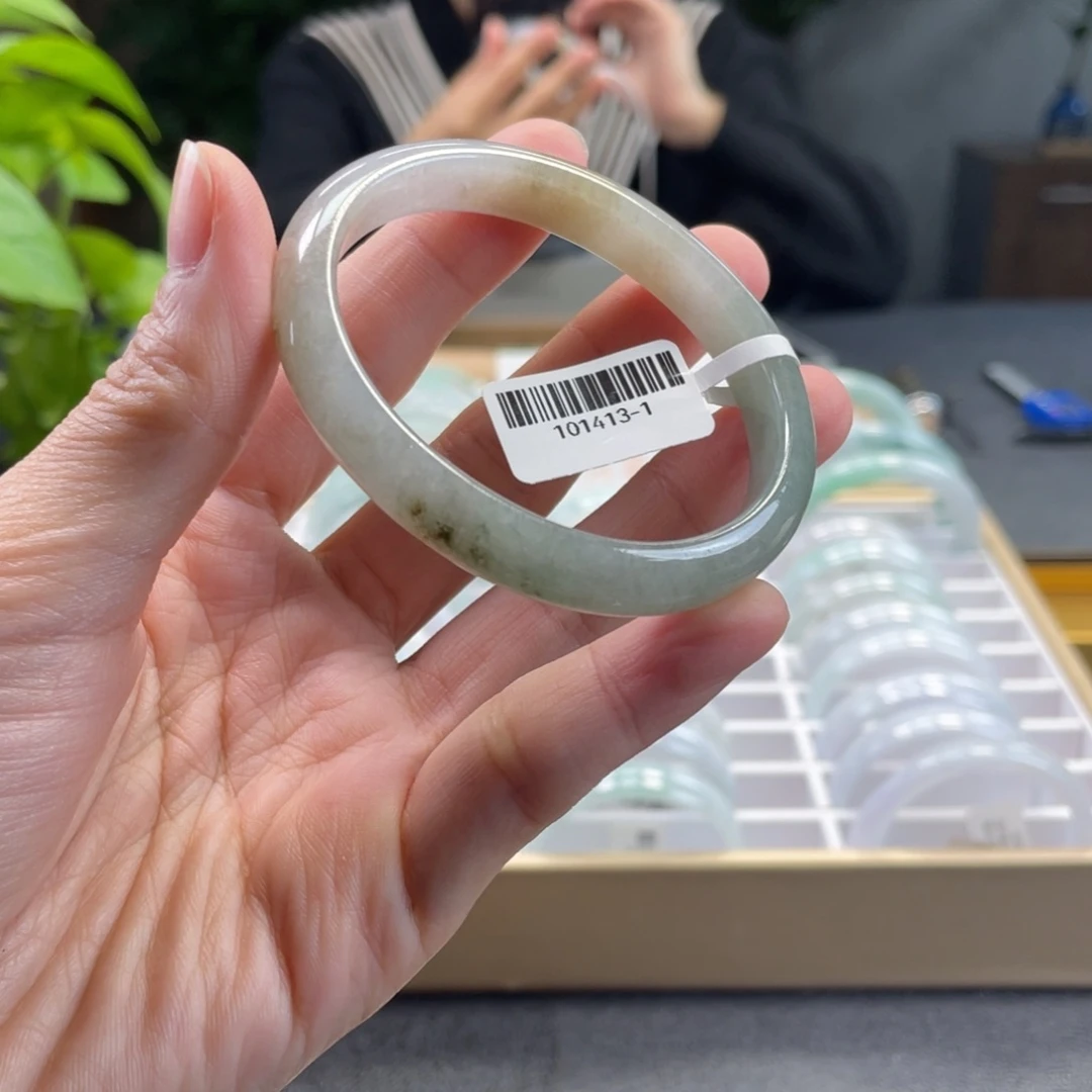 翡翠未镶嵌手镯53贵妃