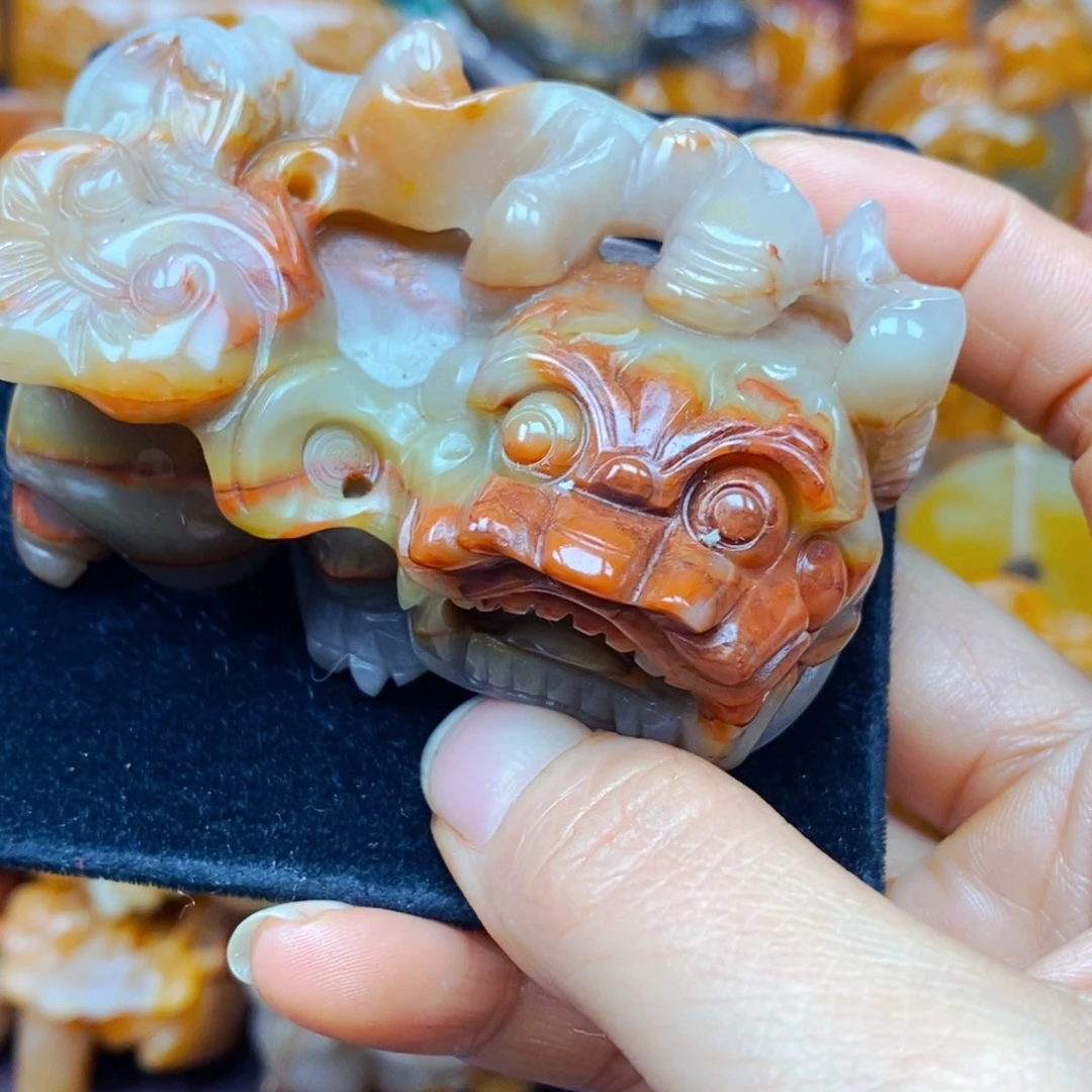 未镶嵌石英质玉（黄龙玉）颈饰