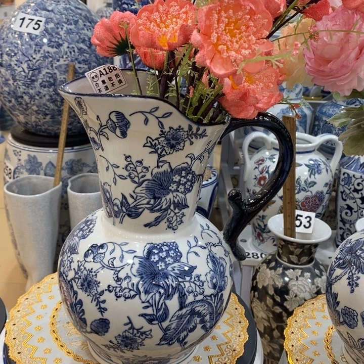 【闪购商品】摆件青花瓷奶壶，微瑕，一物一拍。