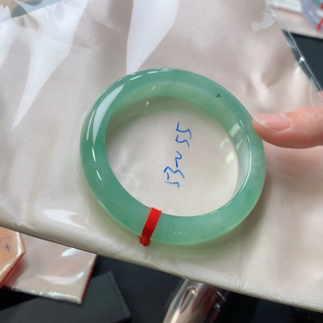 翡翠手镯未镶嵌豆*菜翡翠