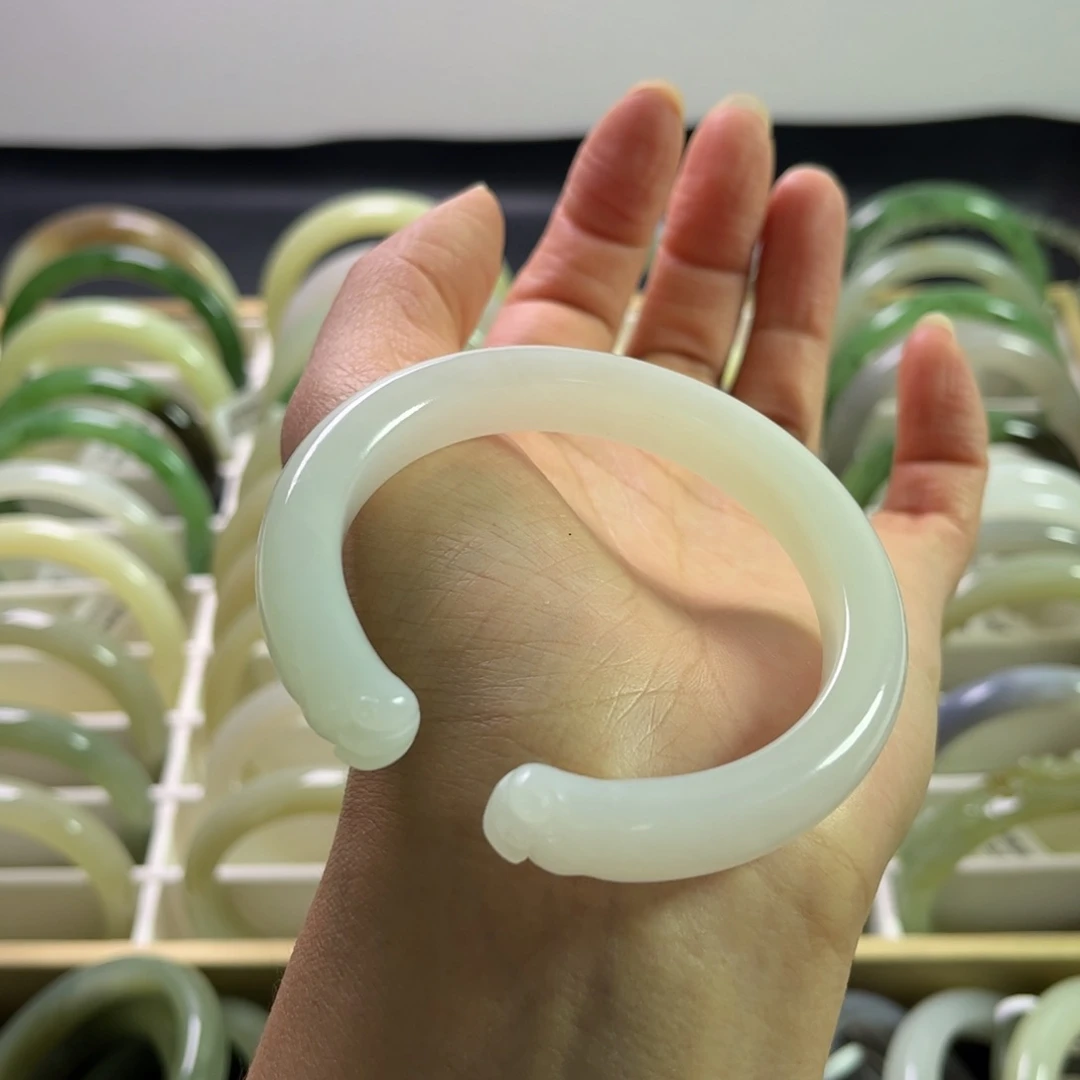 和田玉手镯未镶嵌56圈