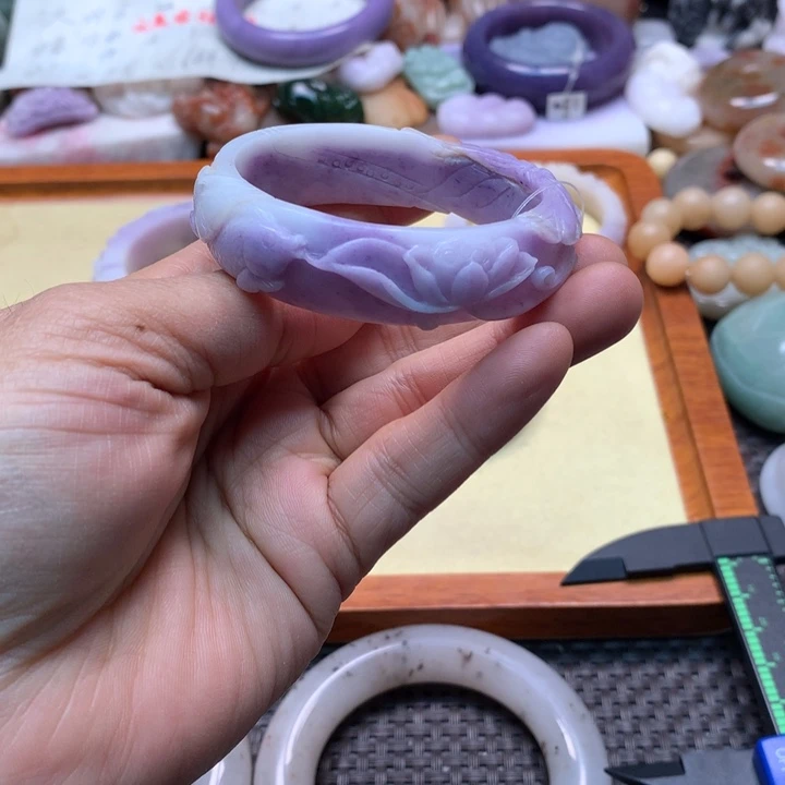 石英岩玉未镶嵌紫手镯50.8雕花，有扣