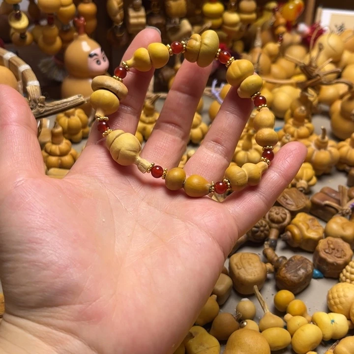 小丑抽抽串葫芦葫芦