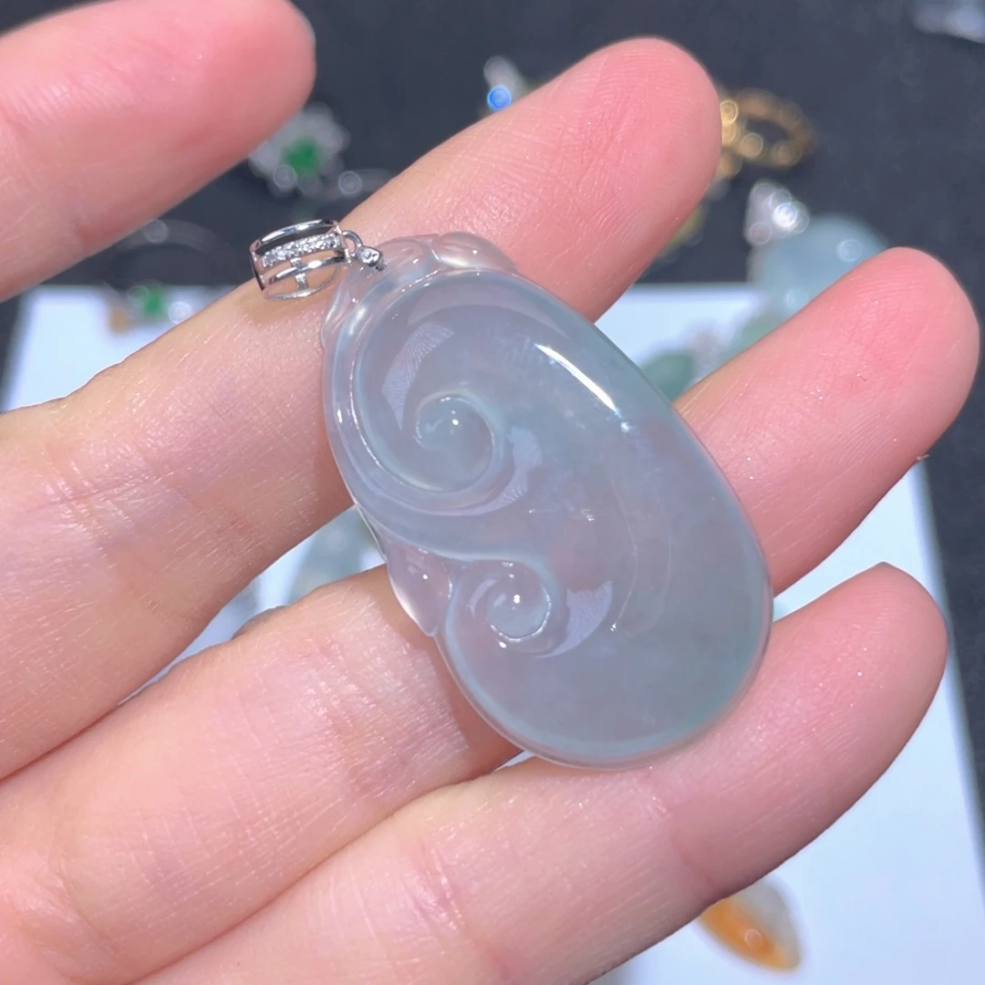 翡翠颈饰18K金镶嵌翡翠