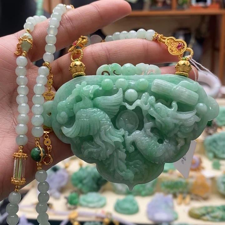 翡翠颈饰未镶嵌翡翠吊坠
