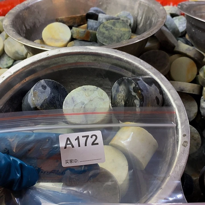 蛇纹石玉原未镶嵌佳