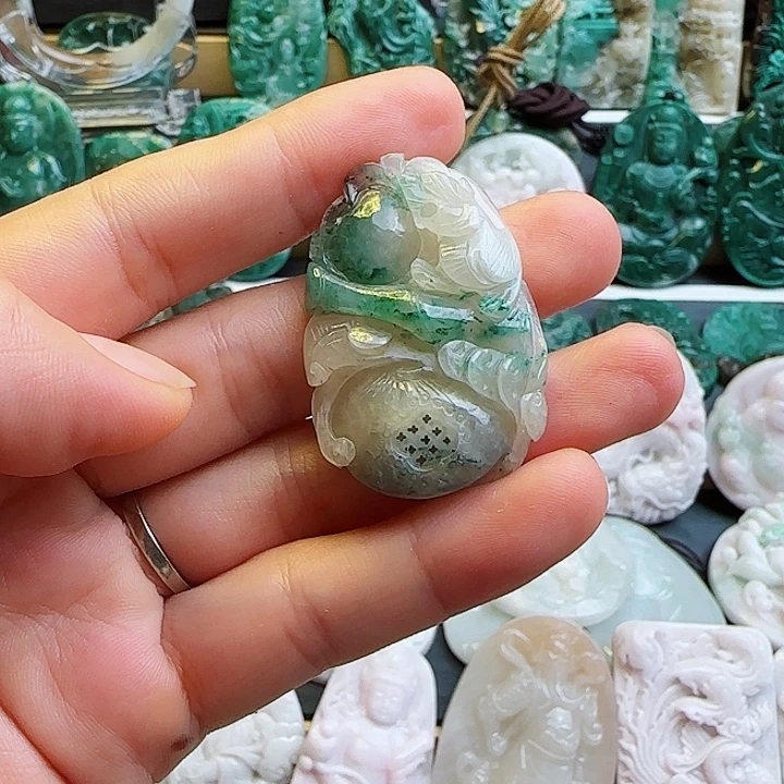 未镶嵌独山玉颈饰