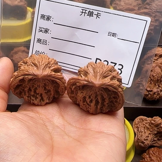 桃核吊坠葫芦山公园和新世纪百货街是在