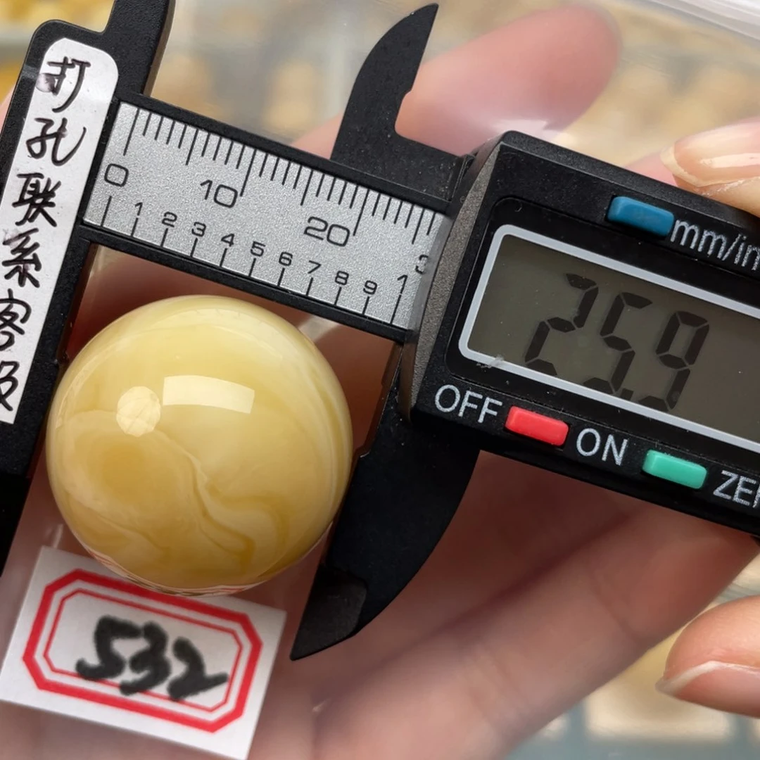 蜜蜡裸石未镶嵌领****备蜜蜡