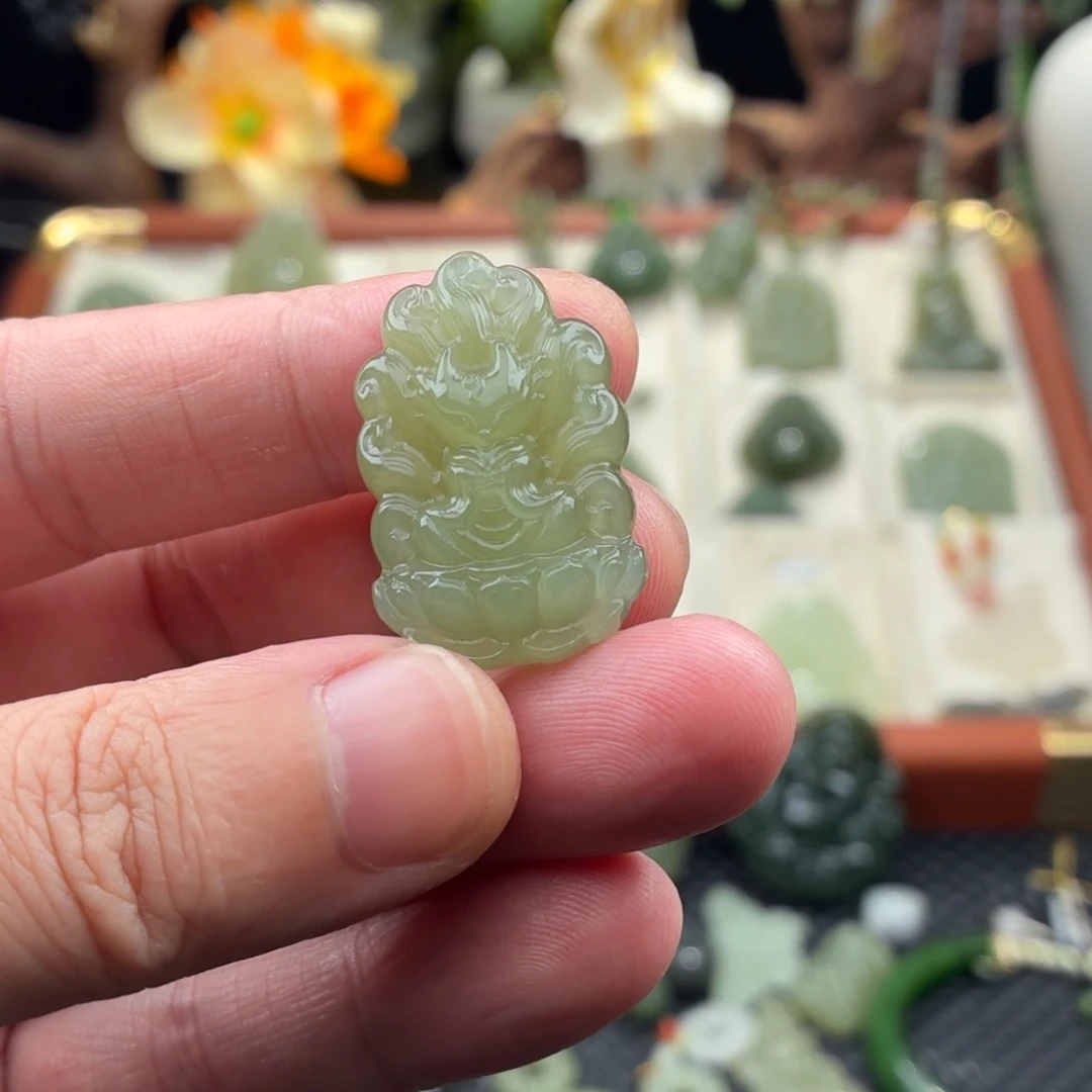 和田玉未镶嵌颈饰