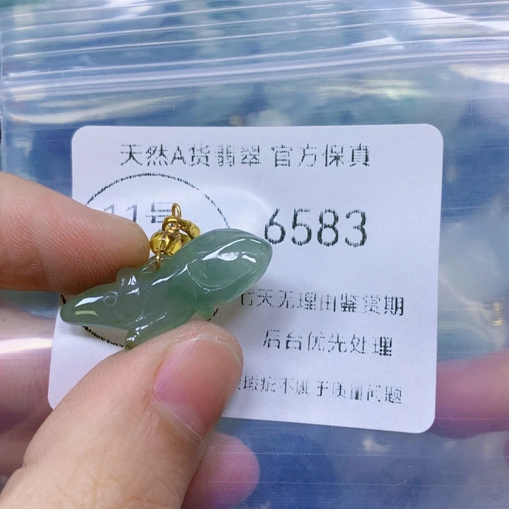 翡翠颈饰未镶嵌翡翠