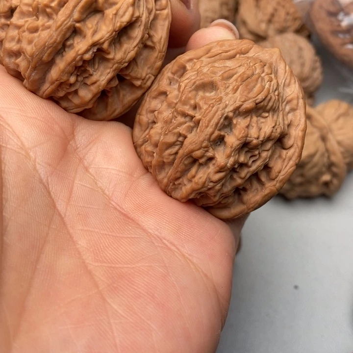 文玩核桃把件嗝****酒虎头