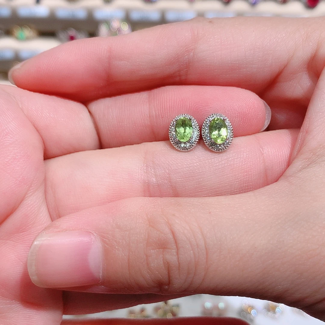 银S925镶嵌橄榄石耳饰