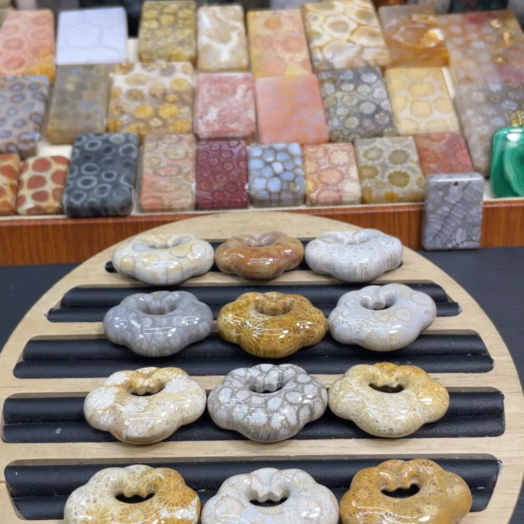 硅化玉未镶嵌颈饰如意锁40米1个