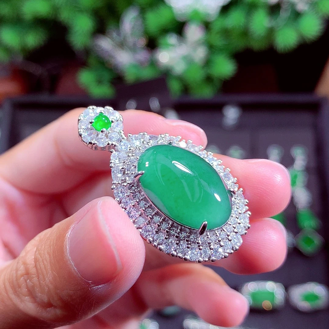 颈饰未镶嵌翡翠天然