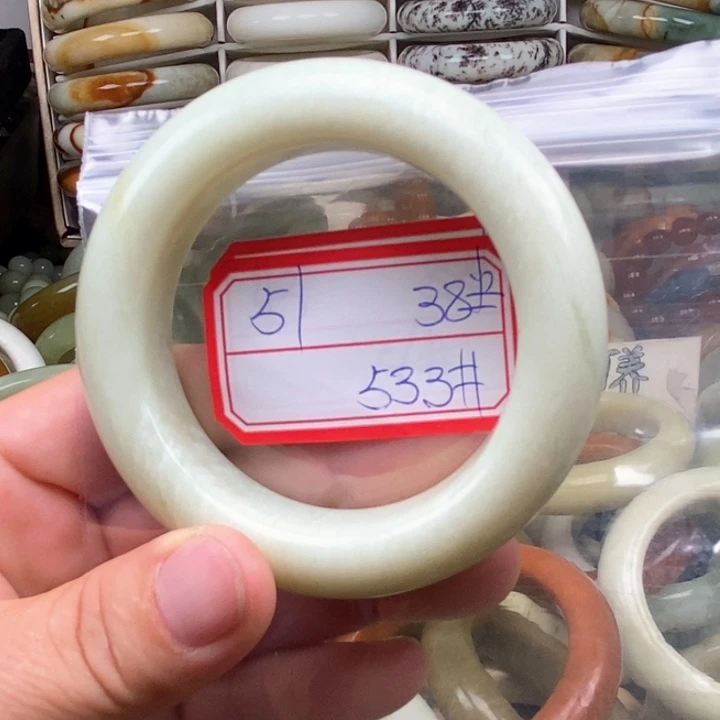 未镶嵌蛇纹石玉颈饰