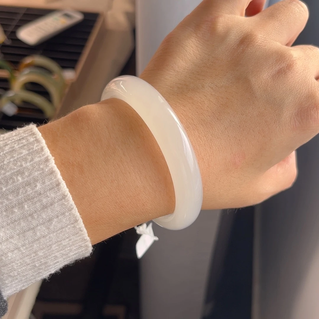 和田玉未镶嵌手镯  「荧光冰白」