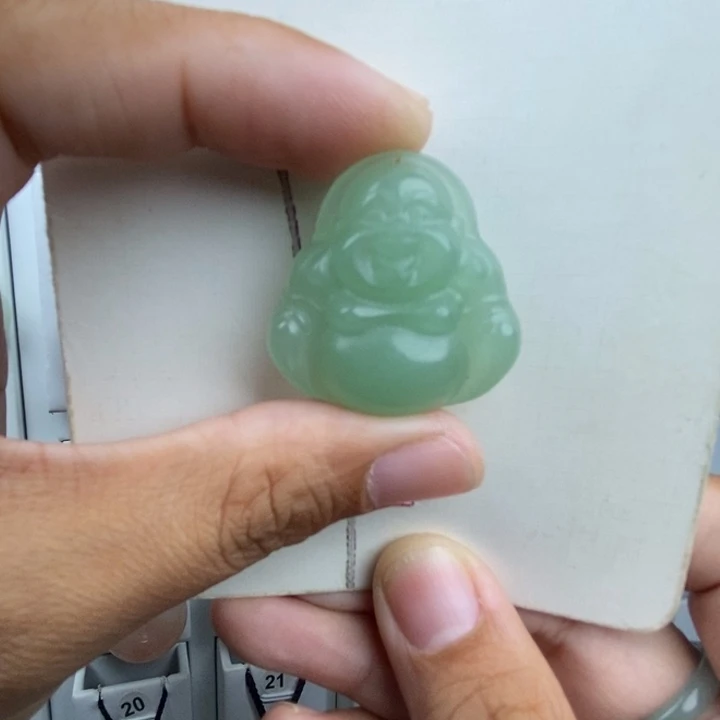 石英质玉未镶嵌颈饰