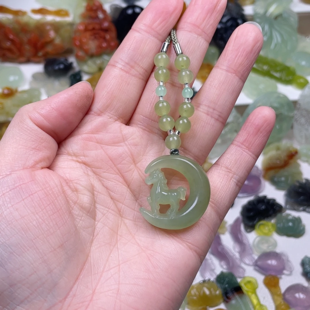 蛇纹石玉未镶嵌颈饰