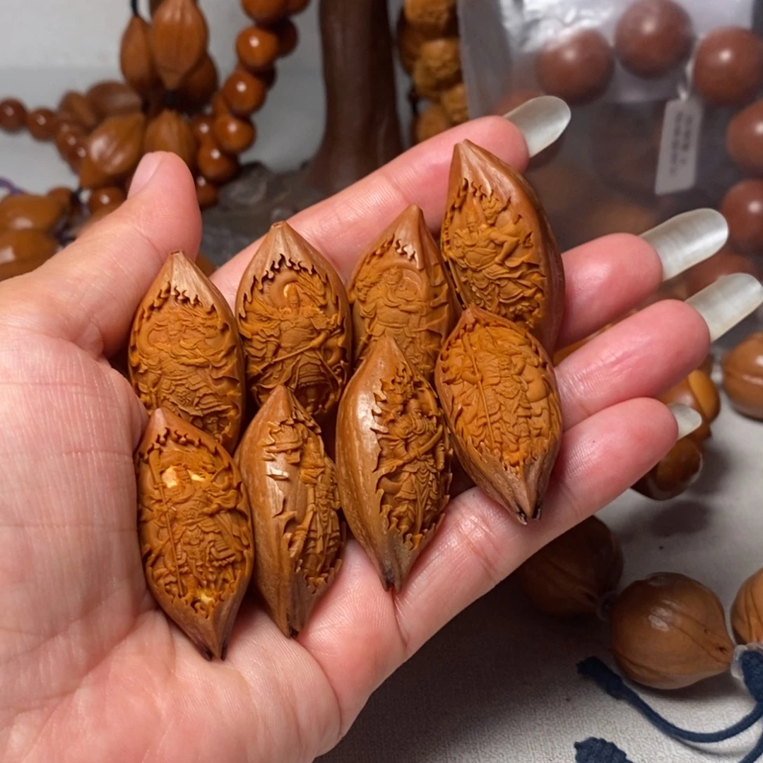 吊坠橄榄核包衣关二爷