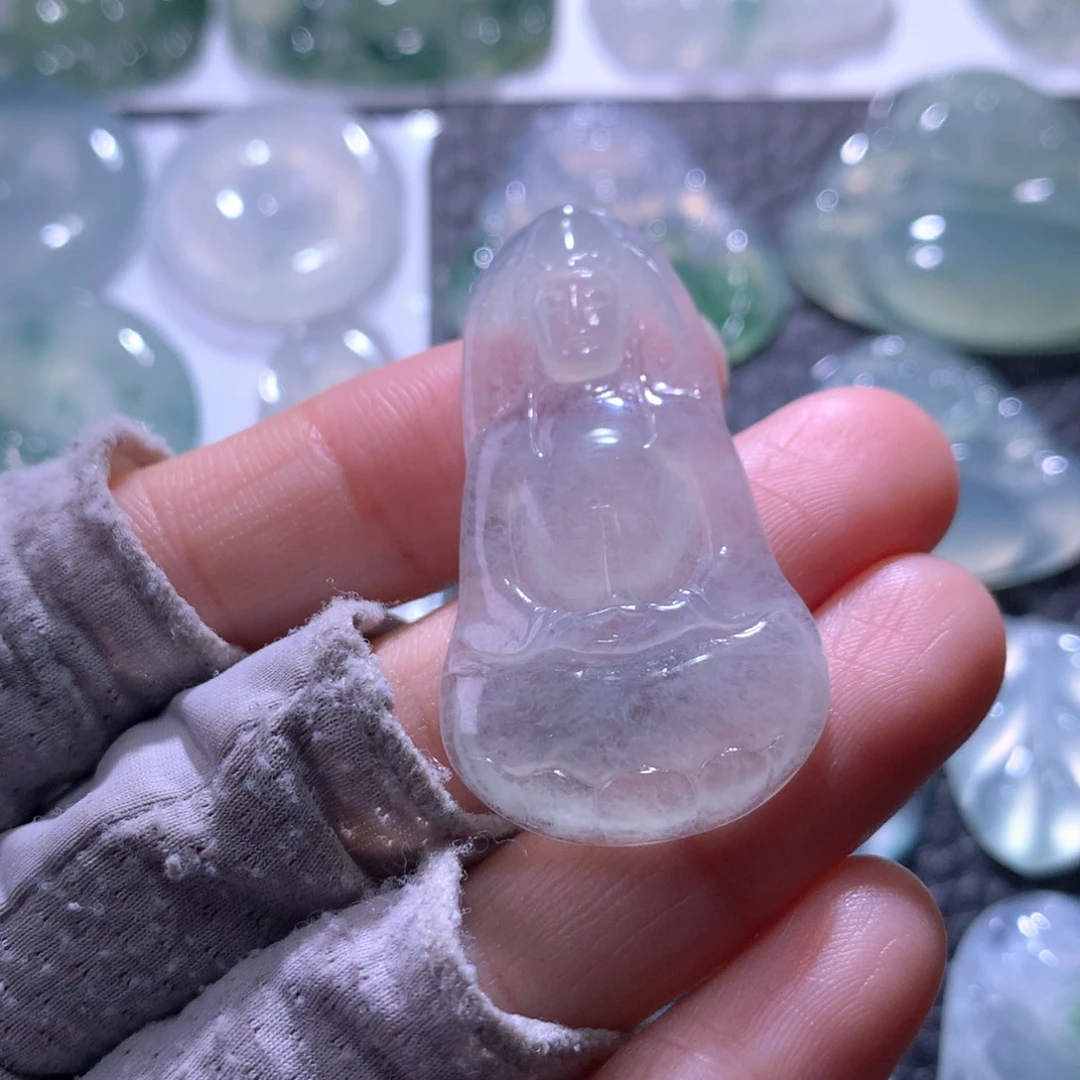 翡翠未镶嵌颈饰观音