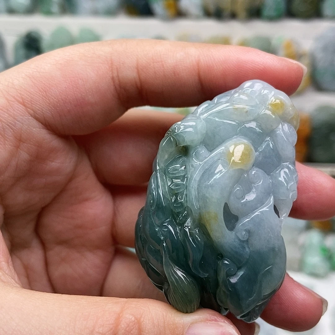 翡翠未镶嵌吊坠(赠链)口含珠