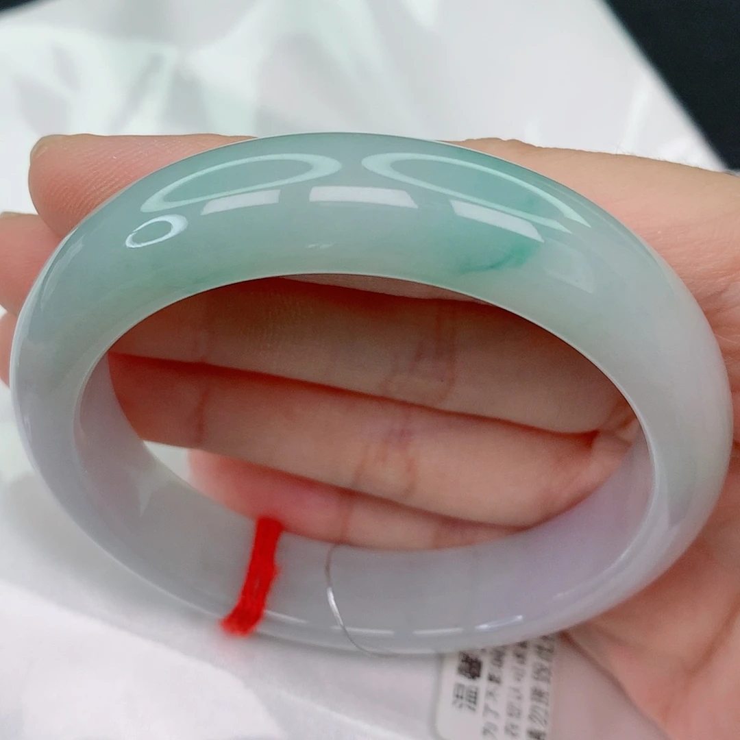 未镶嵌手镯翡翠57.8正圈，淡色细腻，版型好