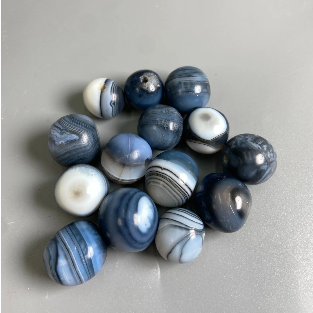 天然缠丝玛瑙（蓝沁）大圆珠直径15-20mm（随机发单颗）