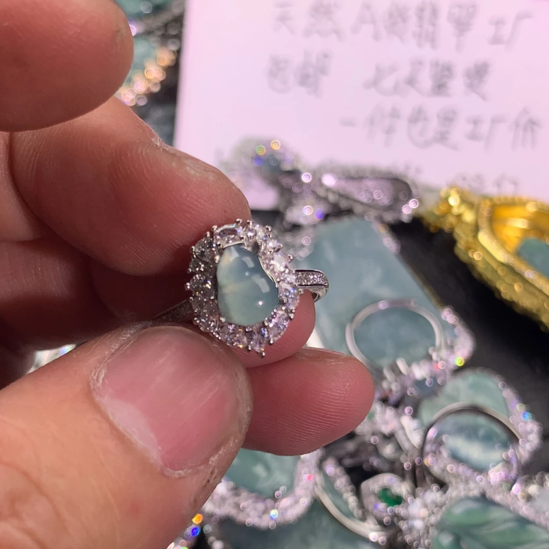 翡翠颈饰未镶嵌葫芦戒指