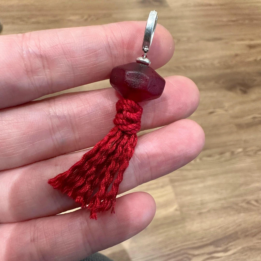 925银耳饰 E25716 玫红色切面珠红绳流苏民族风银饰耳环国风