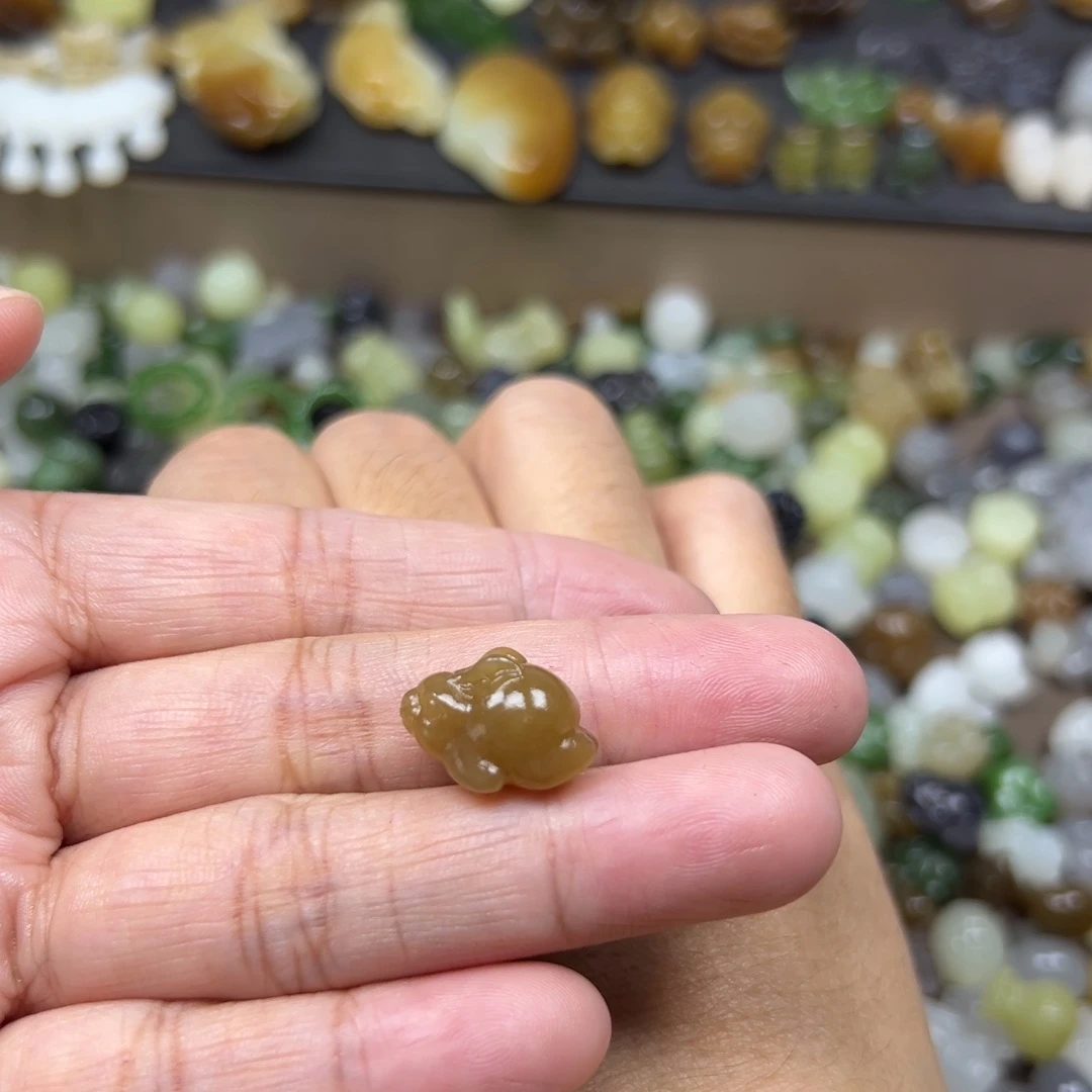 和田玉未镶嵌颈饰兔