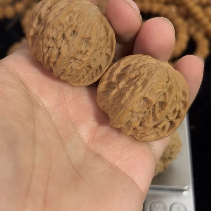 文玩核桃把件38左右微微小磨盘，编号0037