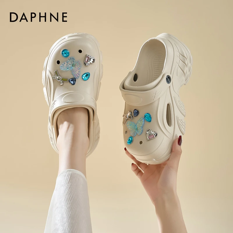 达芙妮洞洞鞋女外穿2025年夏季新款松糕厚底沙滩鞋防滑包头凉拖鞋