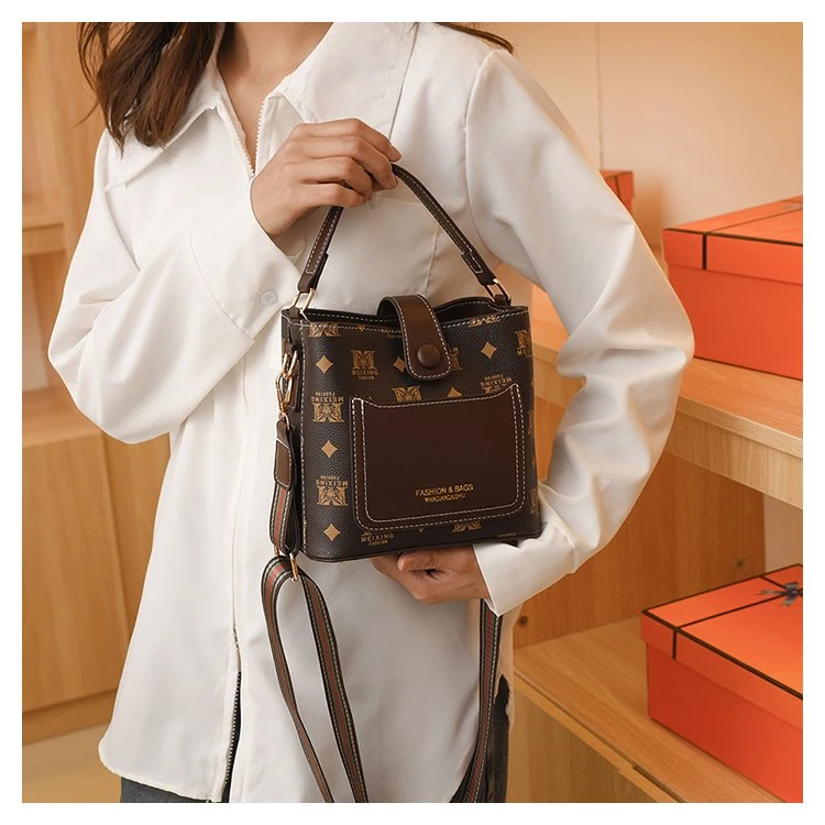 晶BT秋冬新款M花水桶包(长19高17厚11）搭配羽绒服很好看百搭